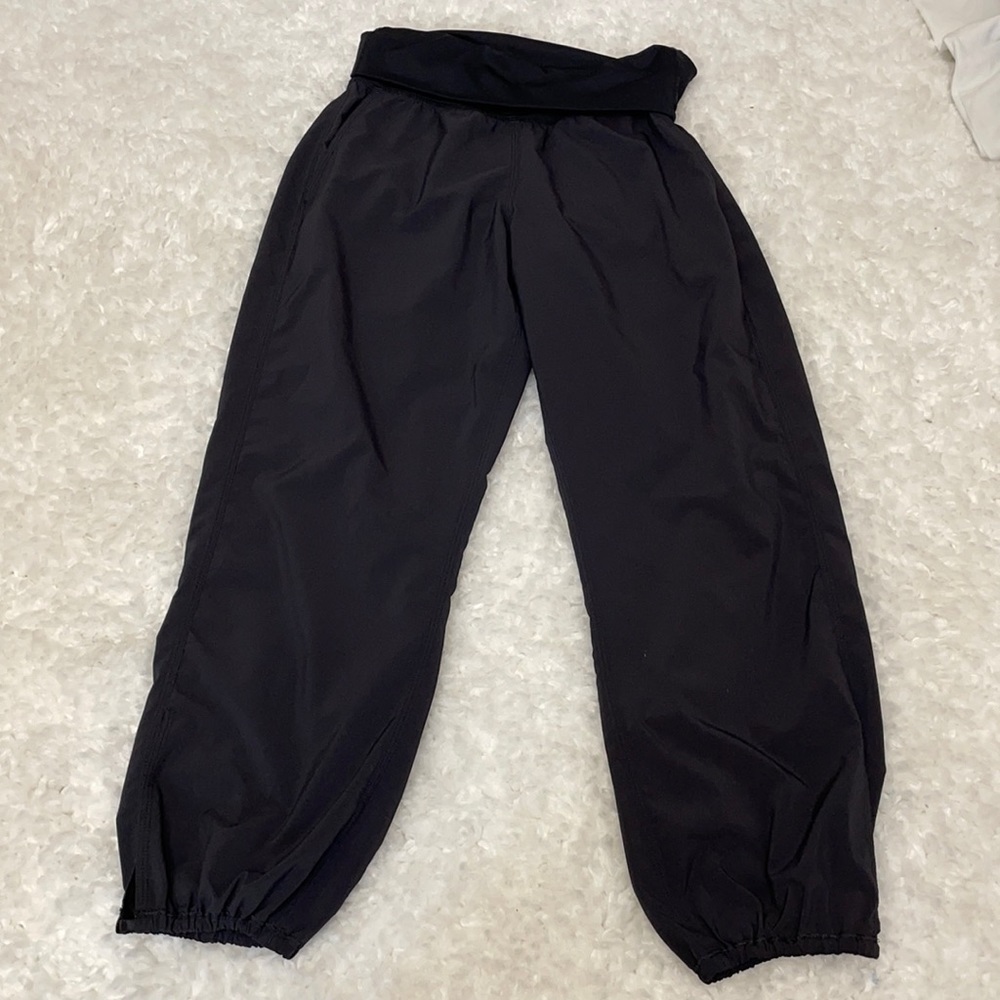 Black pull on jogger high waist light weight small EUC